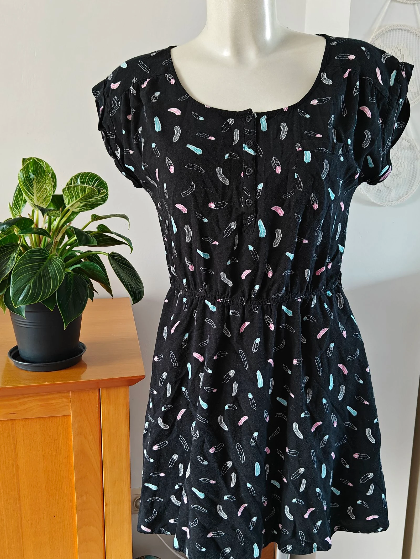 Zwart H&M Divided jurkje met verenprint
